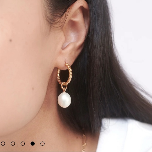 Monica Vinader Baroque Pearl Pendant (single or pair) - Picture 3 of 6